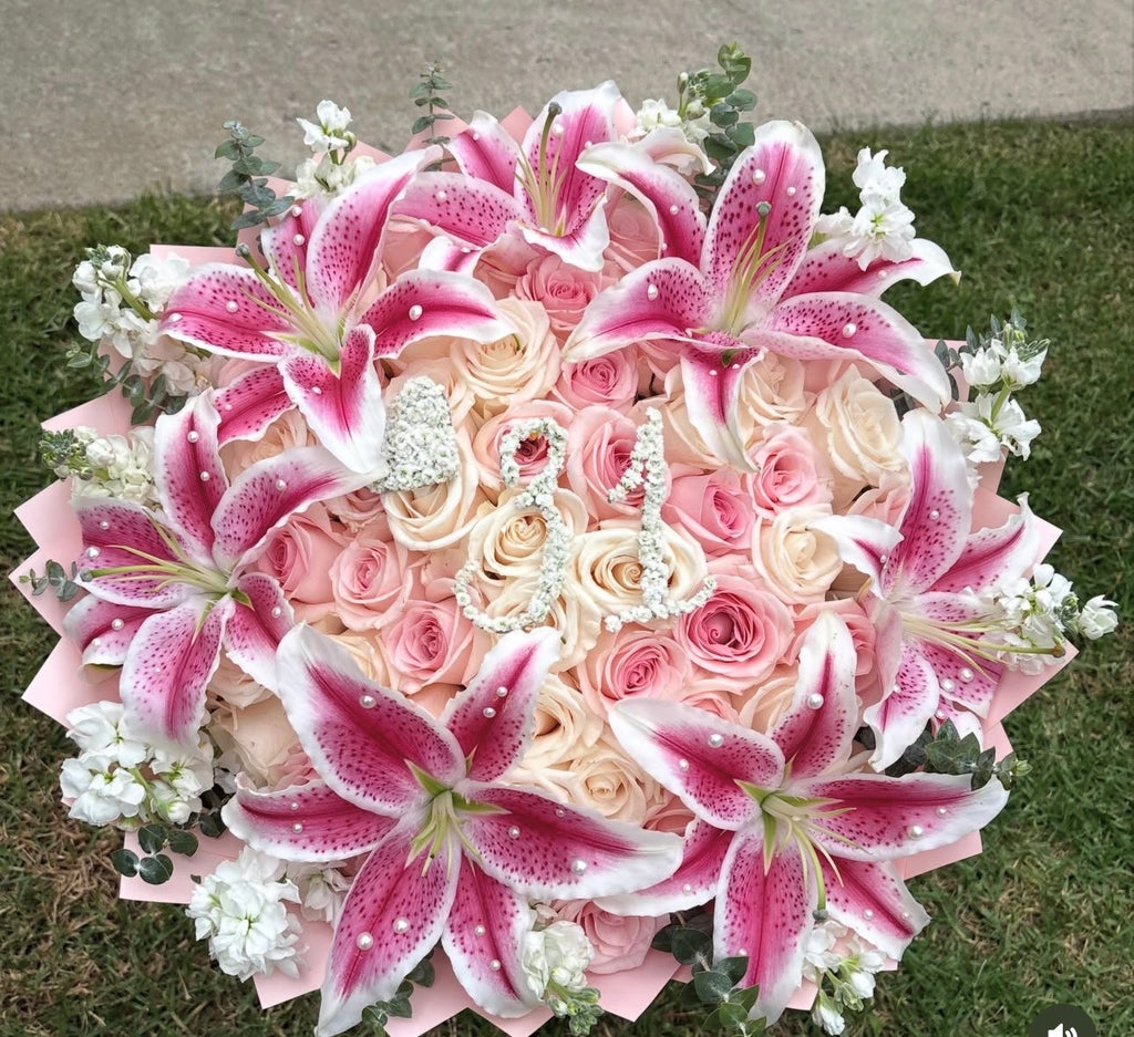 75 ct lilies rim with baby breath letter